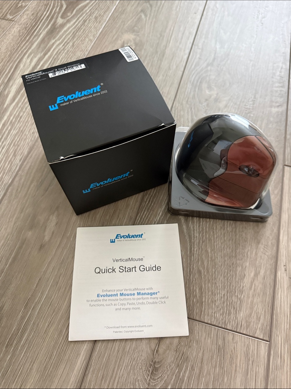 NWT Evoluent Vertical Wireless Mouse